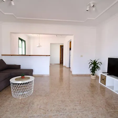 Kalendra Rofe - Amplia Y Tranquila Cerca Del Mar Ferienhaus Guatiza