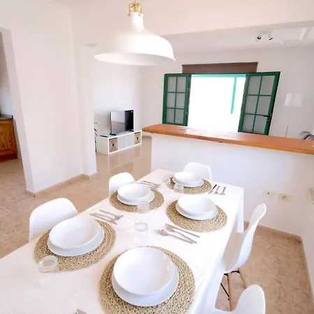 Kalendra Rofe - Amplia Y Tranquila Cerca Del Mar Ferienhaus Guatiza