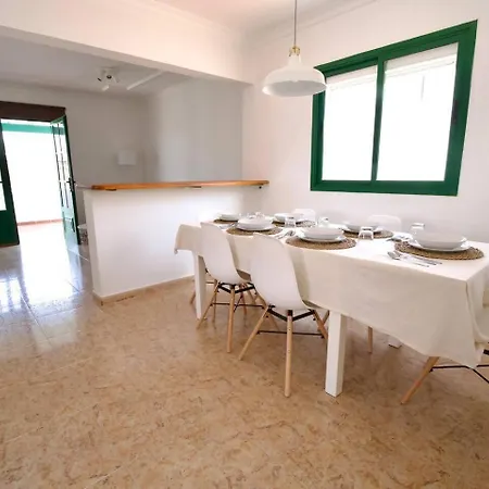 Kalendra Rofe - Amplia Y Tranquila Cerca Del Mar Ferienhaus Guatiza